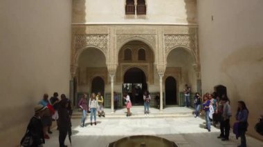 Granada, Endülüs, İspanya - 17 Nisan 2016: Alhambra palace ve Granada içinde yer alan kale karmaşık