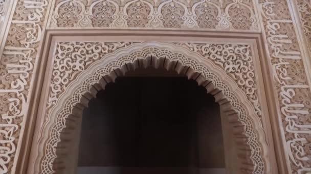 Granada, Andalucia, Spanyolország - április 17-én, 2016: Az Alhambra palotát, és a vár komplexum található Granada — Stock videók