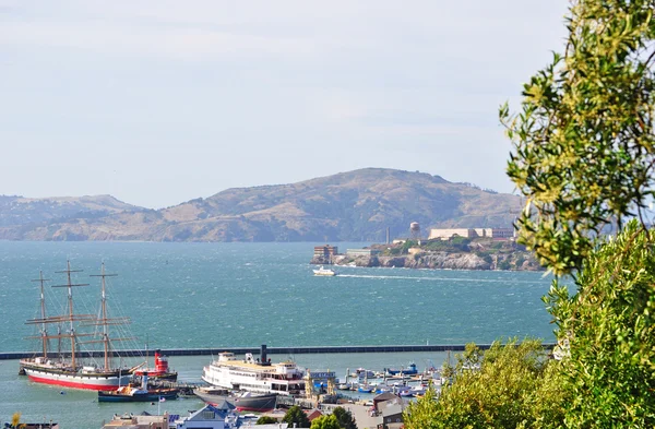 San Francisco, California, Usa: weergave van het eiland Alcatraz in de San Francisco Bay — Stockfoto