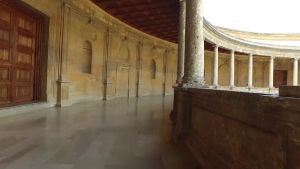 Granada, Andalusien, Spanien - 17 April 2016: Alhambra palace av Charles V — Stockvideo