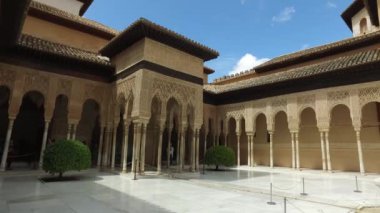 Granada, Endülüs, İspanya - 17 Nisan 2016: Alhambra palace ve Granada içinde yer alan kale karmaşık