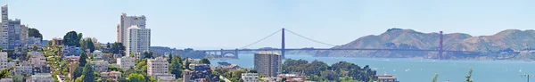 サンフランシスコ、カリフォルニア、米国: 都市とシンボルの世界で、サンフランシスコの街の 1936 年に開設、ゴールデン ゲート ブリッジのスカイラインのパノラマ ビュー — ストック写真
