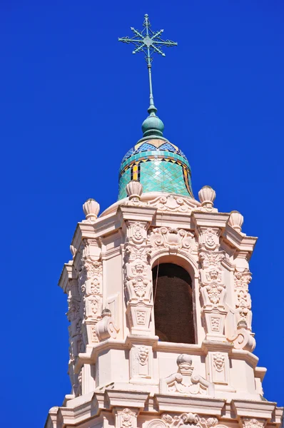 San Francisco, Kalifornien, Usa: klocktornet av Mission San Francisco de Asis eller Mission Dolores Basilica kyrkan — Stockfoto
