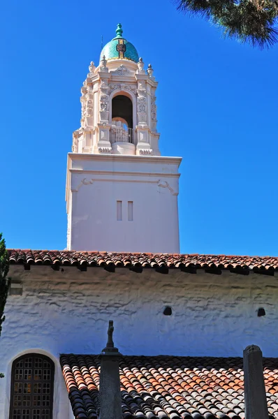 Сан-Франциско, Каліфорнія: дзвіниця місії Сан-Франциско-де-Асис або місії церкви Долорес базиліка — стокове фото