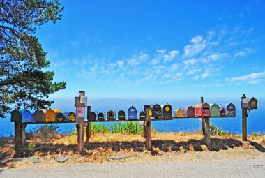 California, ABD: Big Sur, ıssız bir yerde postane kutuları