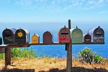 California, ABD: Big Sur, ıssız bir yerde postane kutuları
