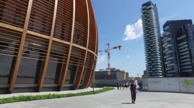 Milano, İtalya - 16 Mayıs 2016: Porta Garibaldi, Torre Solaria ve Unicredit Pavyonu 