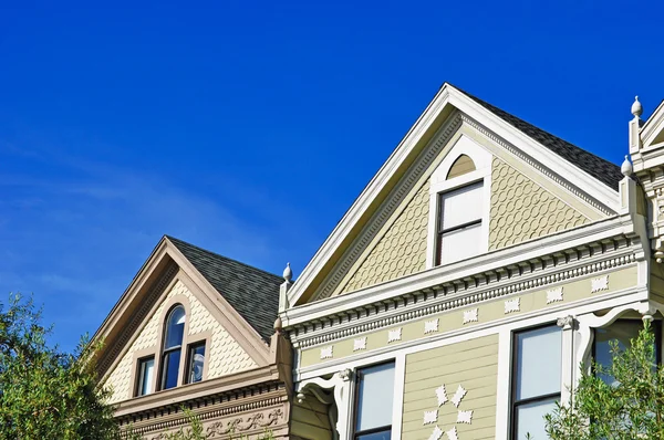 San Francisco: een rij kleurrijke Edwardian en Victoriaanse huizen — Stockfoto