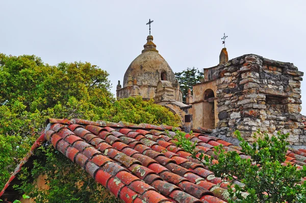 Kalifornien, Usa: Detaljer för den Mission San Carlos Borromeo de Carmelo (Carmel Mission), byggdes 1797 i Carmel-by-the-Sea av franciskanska missionärer, en av de mest autentiskt restaurerade Roman Catholic mission kyrkorna i Kalifornien — Stockfoto