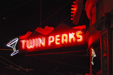 San Francisco: Castro bölgesi, ABD, lezbiyen, gay, biseksüel ve transseksüel aktivizm dünyanın en önemli sembolü çok popüler bir bar neon tabela ile ilk eşcinsel mahallelerde gece manzarası
