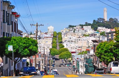 San Francisco, California, ABD: Coit Kulesi manzaralı manzarası, art deco Kulesi boyanmamış betonarme benefactress Lillie Hitchcock Coit sayesinde öncü Park Telegraph Hill üst içinde 1933'te inşa