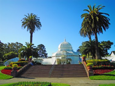 San Francisco, California, ABD: Conservatory of Flowers, sera ve Botanik Bahçesi nadir ve egzotik bitkiler Golden Gate Park içinde konut Bahçe havadan görünümü