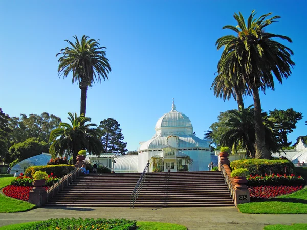 San Francisco, Kalifornie, Usa: letecký pohled na zahradě konzervatoři květin, skleník a Botanická zahrada bydlení vzácných a exotických rostlin v rámci Golden Gate Park — Stock fotografie