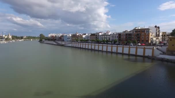 Puente de Isabel II ciudad de Sevilla — Vídeos de Stock
