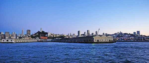 San Francisco: Skyline, Blick auf die Stadt und die Bucht — Stockfoto