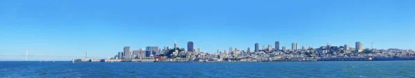 San Francisco: ufuk çizgisi, şehrin ve Körfez'in panoramik manzarası — Stok fotoğraf