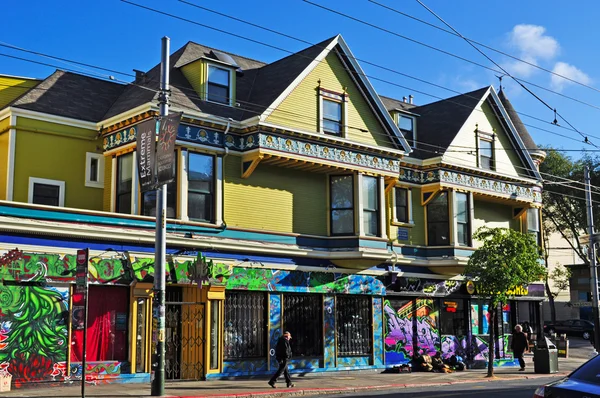 San Francisco: Haight Ashbury bölgesinde Haight Caddesi'nde vitrinler — Stok fotoğraf