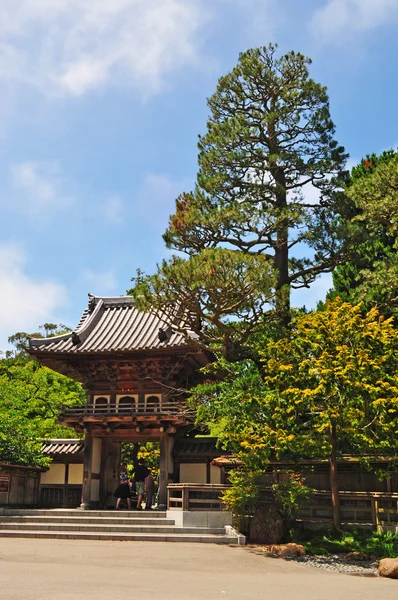 San Francisco, California,Usa: the entrance of the Japanese Tea Garden, the oldest public Japanese garden in the United States, created in 1894 inside the Golden Gate Park — Stock Photo, Image