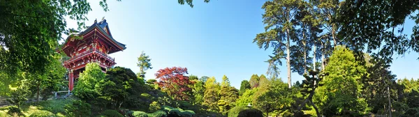 San Francisco, California, EE.UU.: vista panorámica de la Casa del Té en el Jardín del Té Japonés, el jardín público japonés más antiguo de los Estados Unidos, creado en 1894 dentro del Parque Golden Gate — Foto de Stock