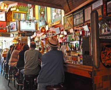 San Francisco: düzenli Vesuvio Cafe, bar tarihi kontuarında Beat Generation söhretler uğrak. 