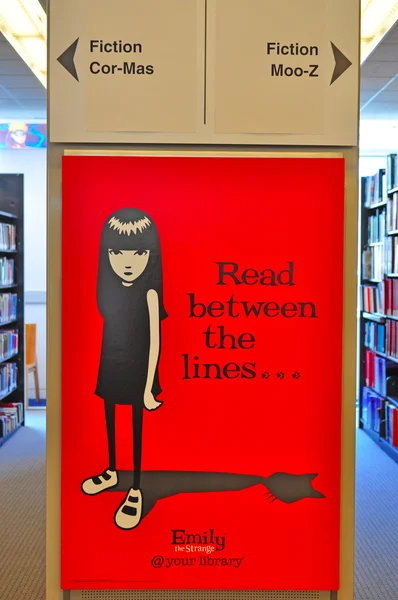 San Francisco: corridor with book shelves inside the Main Library building — Stock Photo, Image