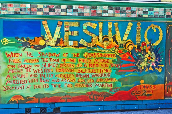 San Francisco: el signo de Vesuvio Café, bar histórico en North Beach frecuentado por celebridades Beat Generation i — Foto de Stock