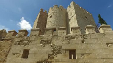 Cordoba, Endülüs, İspanya, 20 Nisan 2016: Roma köprüsü Cordoba, Calahorra Kulesi