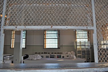 San Francisco, Alcatraz Adası: ayakkabı fabrika eski federal hapishane