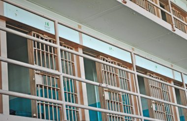 Alcatraz Adası, California, ABD: barlar ve hücreleri yeni mahkumlar 1934 1963 için faaliyet maksimum güvenlik federal hapishane gelmeden ne zaman nerede atanmış ana hücre evin içinde B-blok koridorunda