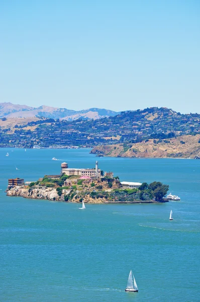 San Francisco: panoramisch uitzicht van het eiland Alcatraz in de San Francisco Bay — Stockfoto