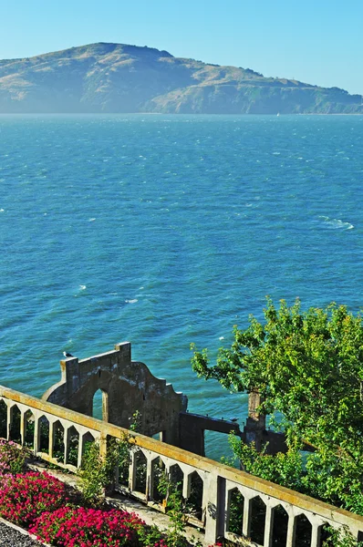 Alcatraz Island, California, Usa: flowers and the ruins of the Social Hall (the Officer\'s Club), social venue for workers and families of the Alcatraz Federal Penitentiary, maximum security federal prison (1934-1963)