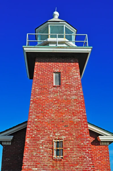 Santa Cruz, Kalifornie, Usa: pohled lucerny majáku Memorial Mark Abbott na Lighthouse Point, na West Cliff Drive, bydlení Santa Cruz surfování muzeum od roku 1986 — Stock fotografie