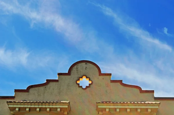 California, EE.UU.: detalles de una casa de estilo español en la colina verde de Sausalito, llamada Sutter Creek of the North Bay, una ciudad del Área de la Bahía de San Francisco cerca del extremo norte del puente Golden Gate — Foto de Stock