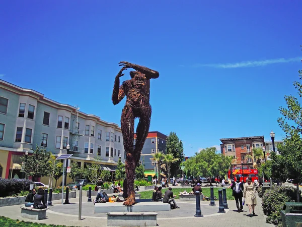 San Francisco: geçici heykel Şebnem'in yeşil, bir kamusal alan Hayes Caddesi ve düştü arasında Ecstasy — Stok fotoğraf