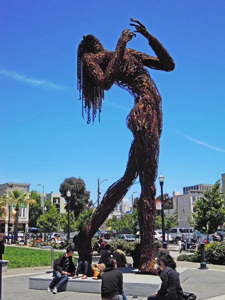 San Francisco: geçici heykel Şebnem'in yeşil, bir kamusal alan Hayes Caddesi ve düştü arasında Ecstasy — Stok fotoğraf
