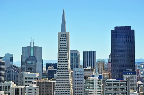 Σαν Φρανσίσκο, Καλιφόρνια: εναέρια θέα στον ορίζοντα με Transamerica Pyramid, μελλοντολόγος 48-ιστορία κτίριο και η δεύτερη ψηλότερη ουρανοξύστης της πόλης — Φωτογραφία Αρχείου