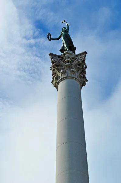 San Francisco, Kalifornien, Usa: Visa av gudinnan av segern, statyn av Robert Ingersoll Aitken ovanpå Dewey monumentet, uppkallad efter krigshjälte George Dewey, symbolen för Union Square — Stockfoto