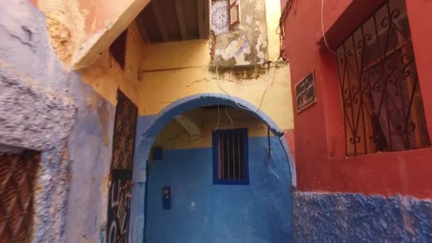 Tanger, Maroc - 22 avril 2016 : Ville de Tanger Maroc, vue sur la rue et la vieille ville. Forteresse — Video