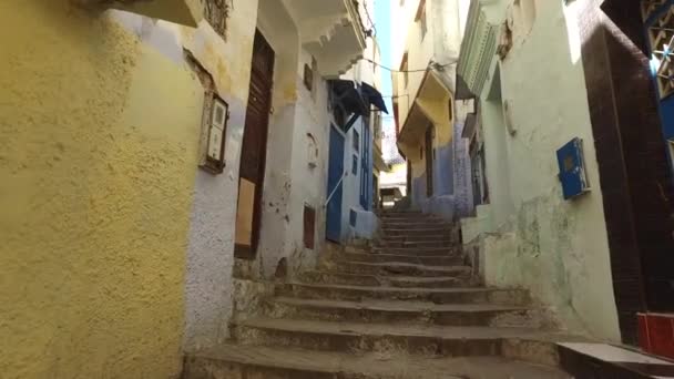 Tánger, Marruecos - 22 de abril de 2016: Ciudad de Tánger Marruecos, vista de la calle y el casco antiguo. Fortaleza — Vídeos de Stock