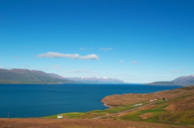 İzlanda: Akureyri Fiyordu'nun panoramik manzaralı 