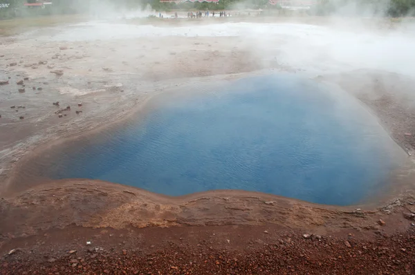 Исландия: источник кипящей воды в районе Гейсира — стоковое фото