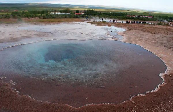 Islândia: uma fonte de água fervente na área de Geysir — Fotografia de Stock