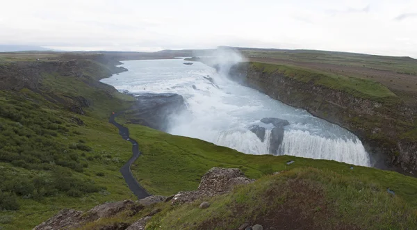 Islandia: vista panorámica de la cascada de Gullfoss después de la puesta del sol de medianoche —  Fotos de Stock