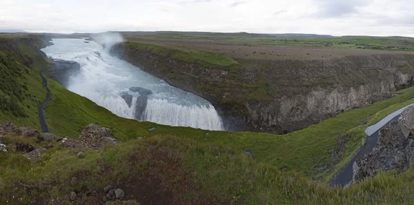 Islandia: vista panorámica de la cascada de Gullfoss después de la puesta del sol de medianoche —  Fotos de Stock