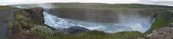 Islandia: vista panorámica de la cascada de Gullfoss después de la puesta del sol de medianoche —  Fotos de Stock