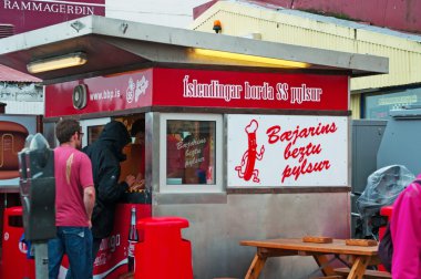 Reykjavik, İzlanda, Avrupa: Baejarins Beztu Pylsur standı görünümü (İngilizce Şehrin En İyi Sosis), 1937 yılından bu yana sosisli küçük bir zincir standları, şehrin en ünlü sosisli standı