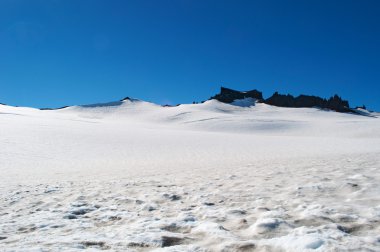Iceland, Europe: a blanket of white snow on the top of Skaftafellsjokull, the Skaftafell Glacier, a glacier tongue spurting off from Vatnajokull, the largest ice cap of Iceland, within the Vatnajokull National Park