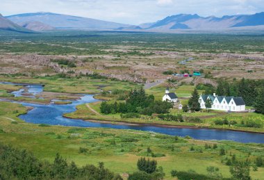 Thingvellir milli parkı, İzlanda, Avrupa: Thingvellir Kilisesi ve Thingvallabaer çiftlik evi, 1930 yılında Althing (ulusal Parlamento 930 Ad-1798) 1000 yıldönümü için inşa şimdi park müdürü ofis ve başbakan yazlık olarak kullanılan