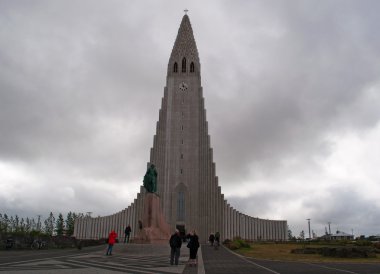 Reykjavik, İzlanda, Avrupa: Hallgrimskirkja görünümü, Hallgrimur kilisesi, İzlandalı şair ve din adamı Hallgrimur Petursson, adanın başkenti sembolü adını bir Lutheran kilisesi