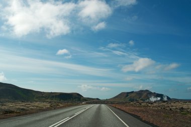 İzlanda, Avrupa: rota 1, çevre yolu, ulusal yol (1.332 kilometre) adanın etrafında çalışan ve ülkenin ikamet parçaları ve ana turistik çoğu bağlanan görülen nefes kesen peyzaj